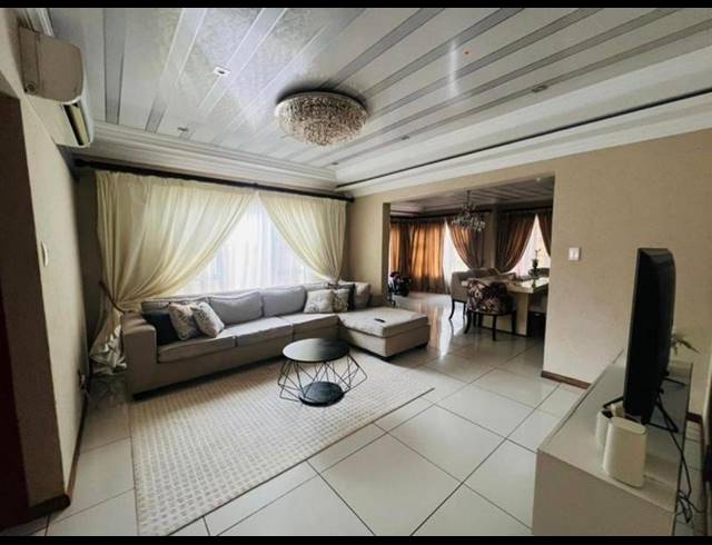 3 BEDROOM HOUSE FOR SALE IN THE ORCHARDS